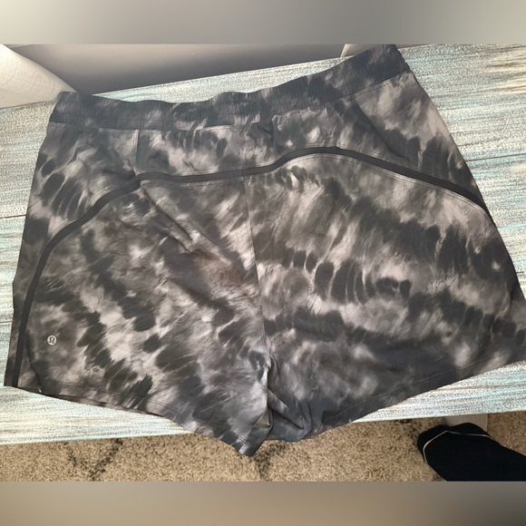 lululemon athletica pace breaker shorts 5” - Picture 2 of 3